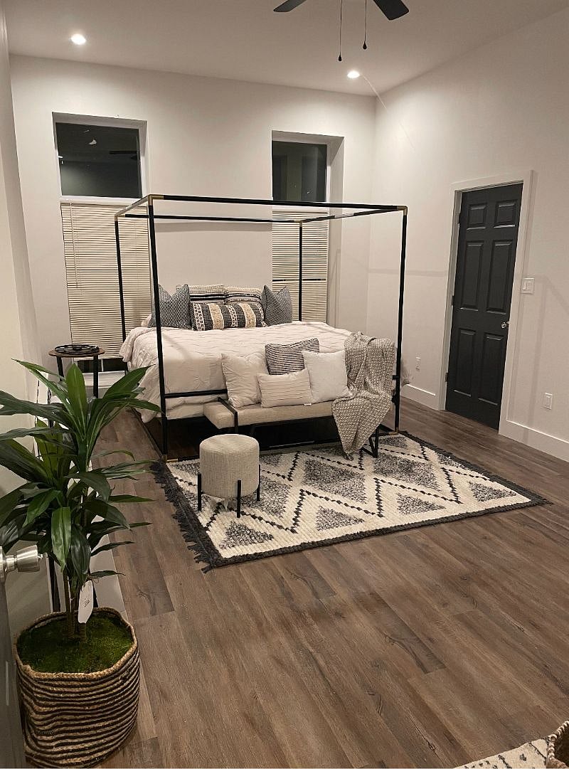 First floor king size bed suite with private bathroom.