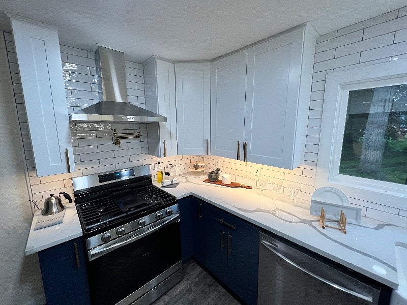 Shared Kitchen, gas stove, Pot filer