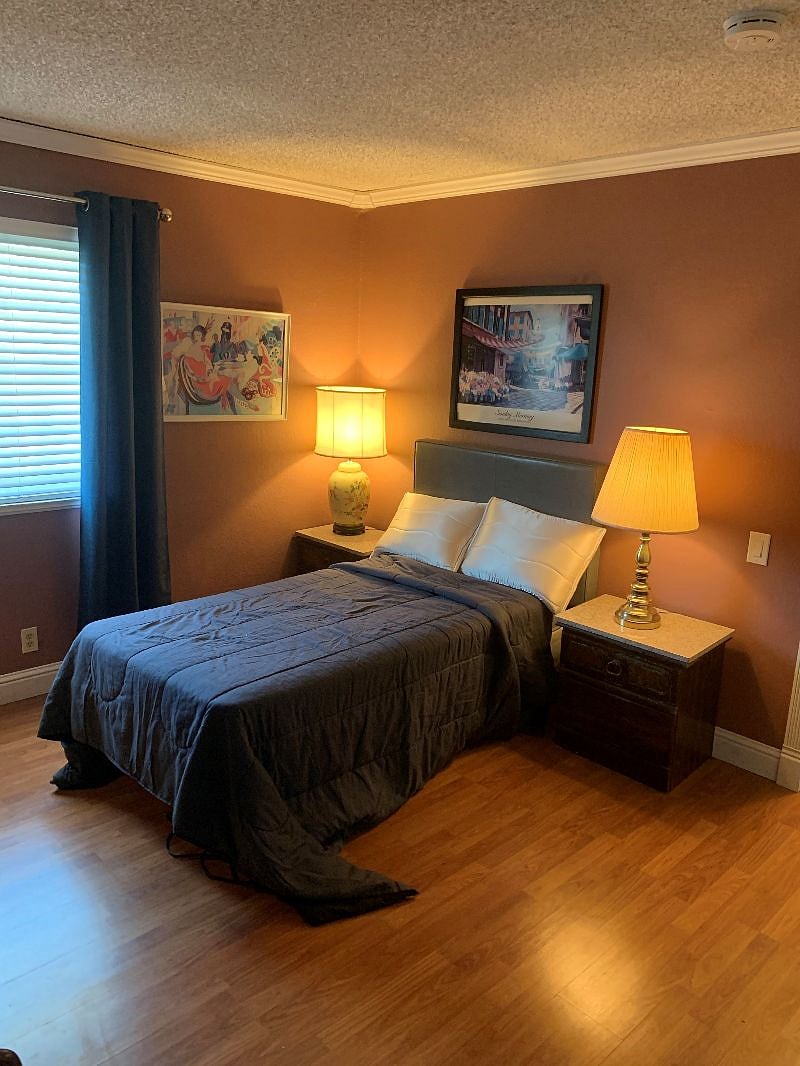 (Upstairs) Bedroom #7