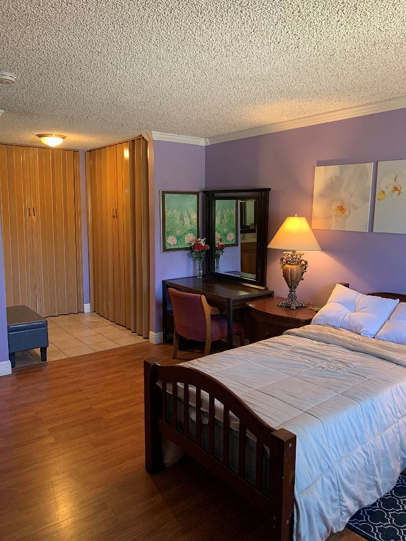 (upstairs) MB suite, room #4