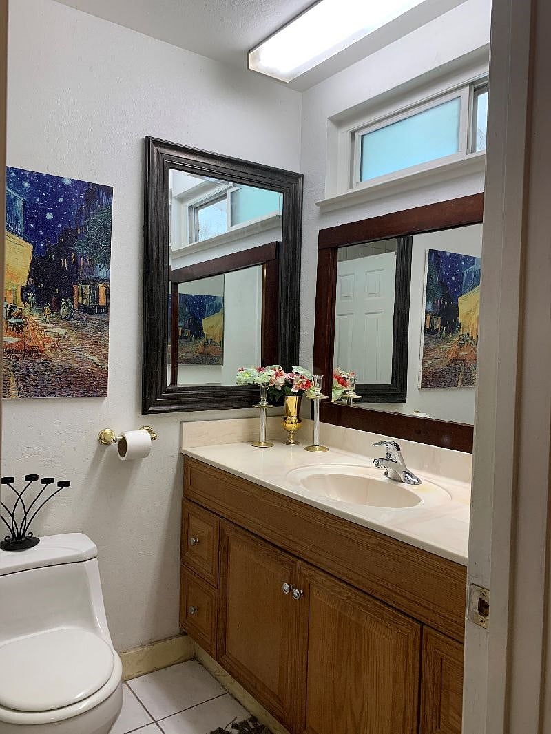 (Upstairs) Rest room (Master Bedroom suite #4)