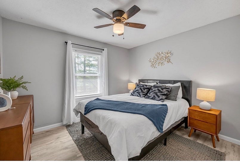 Second upstairs bedroom - queen