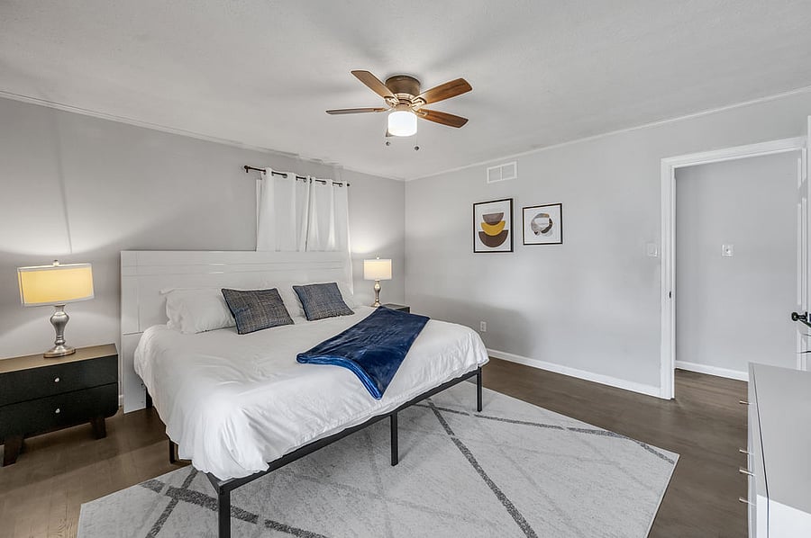 Upstairs master - king bed