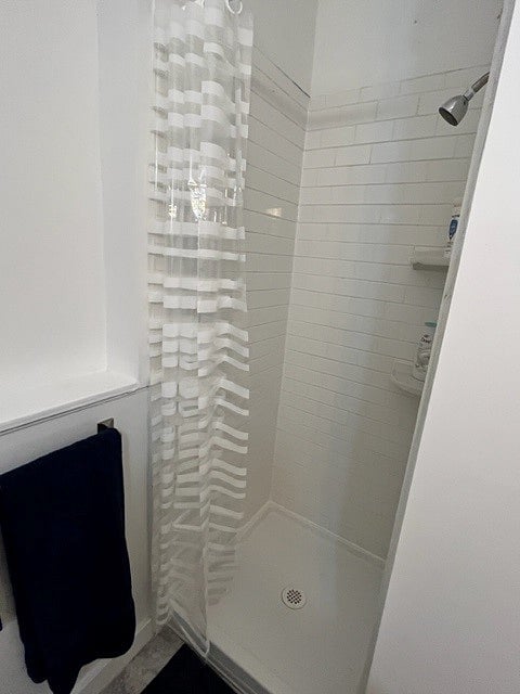 Bath/shower