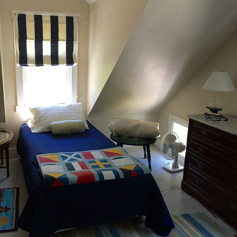 Bedroom 3 One twin