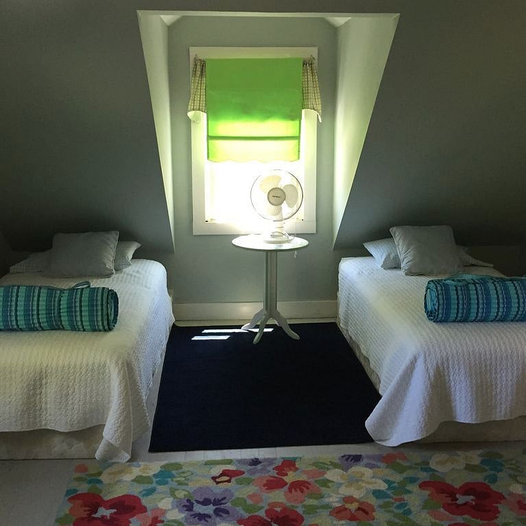 Bedroom 2 Two Twins Beds