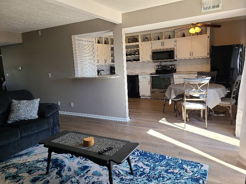 Furnished Finder property 397340_1 photo 3