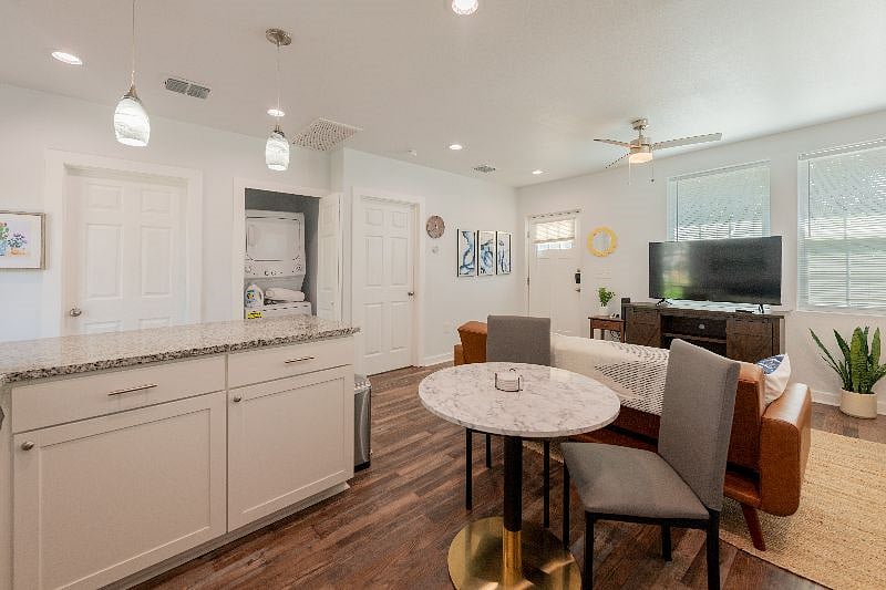 Furnished Finder property 397497_1 photo 12