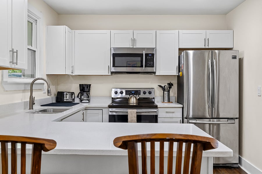 Full kitchen with everything you need!