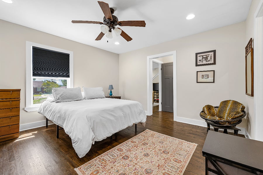 Master en suite bedroom with Queen bed less than one-year old.