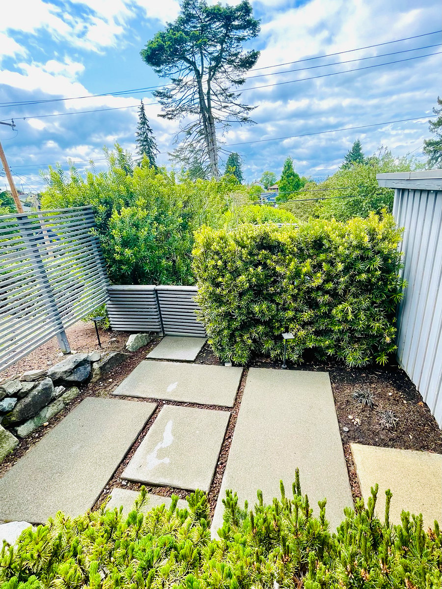 Private patio below covered porch views Olympics/Puget Sound. Gas Webber BBQ, upon request.