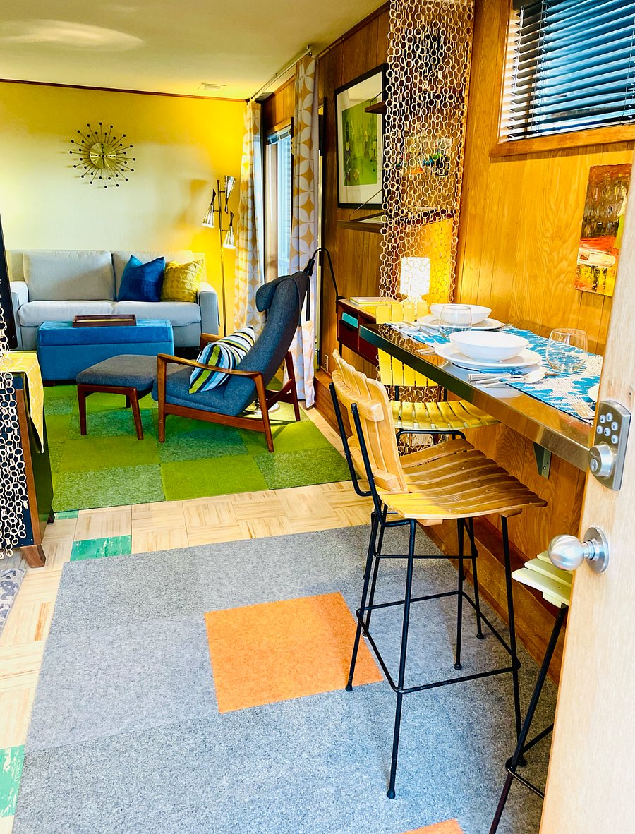Front entry opens into kitchen and dining area.