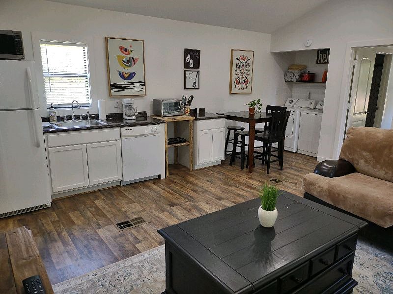 Furnished Finder property 397781_1 photo 1