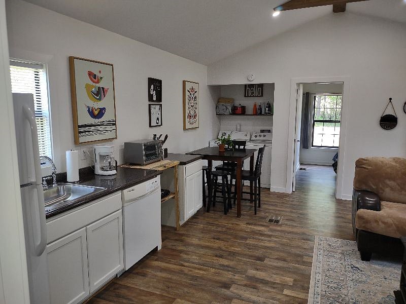 Furnished Finder property 397781_1 photo 10