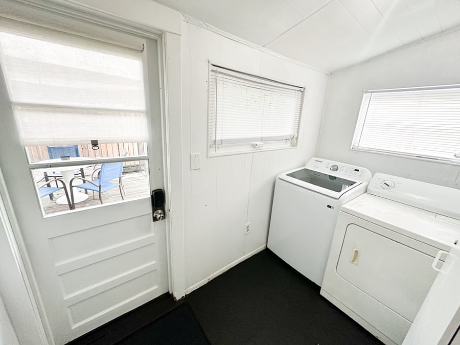 Washer/ Dryer available