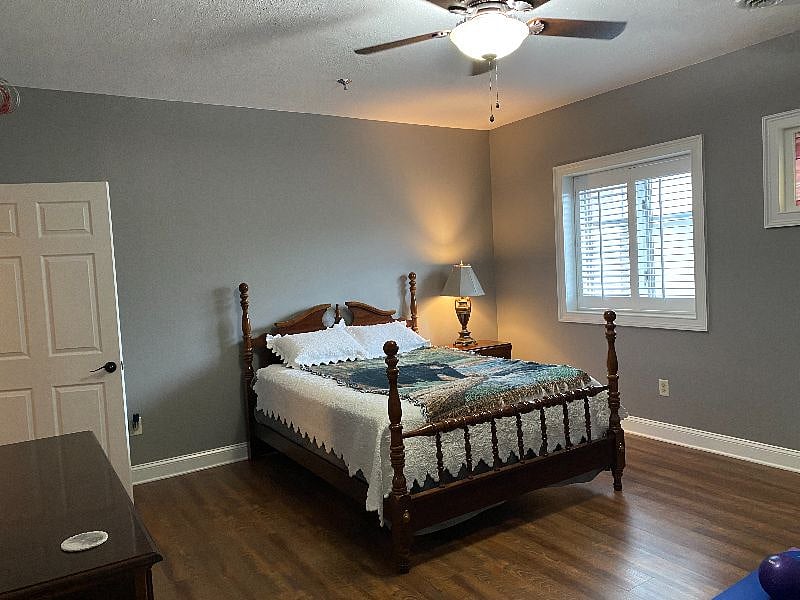 304 Suite 1 includes Queen bed, two walk-in closets, sitting area, and spacious bathroom/laundry room.