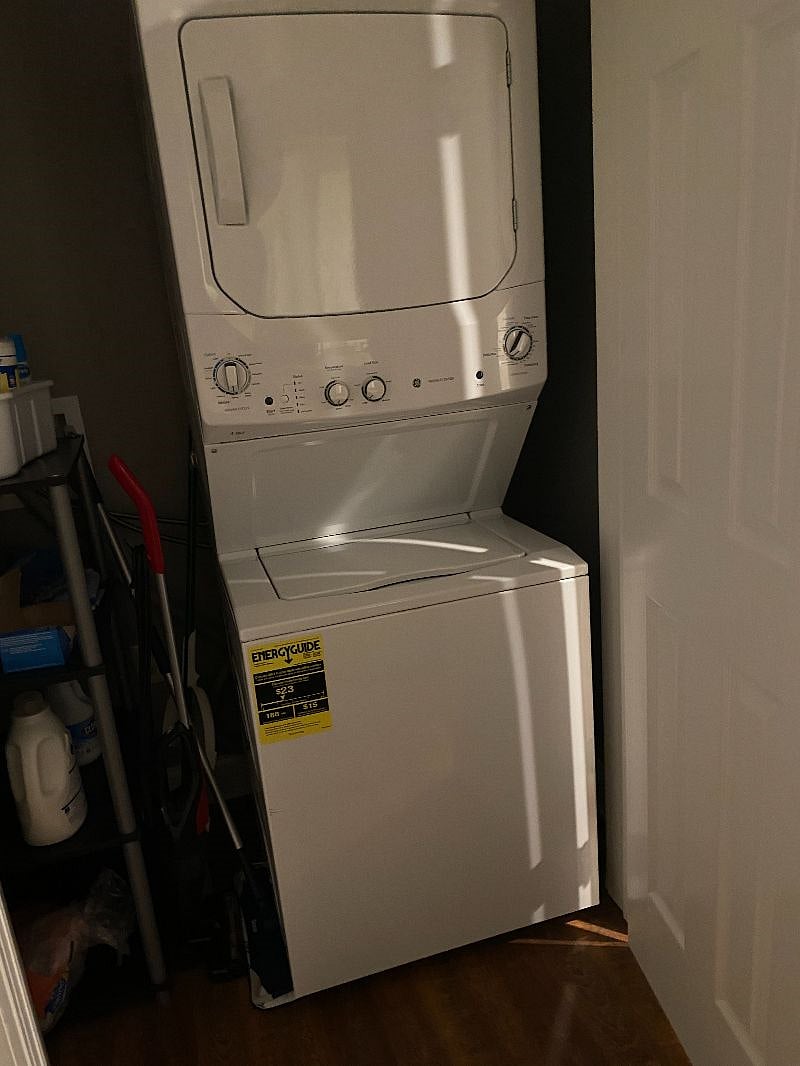304 Suite 1 Laundry room.