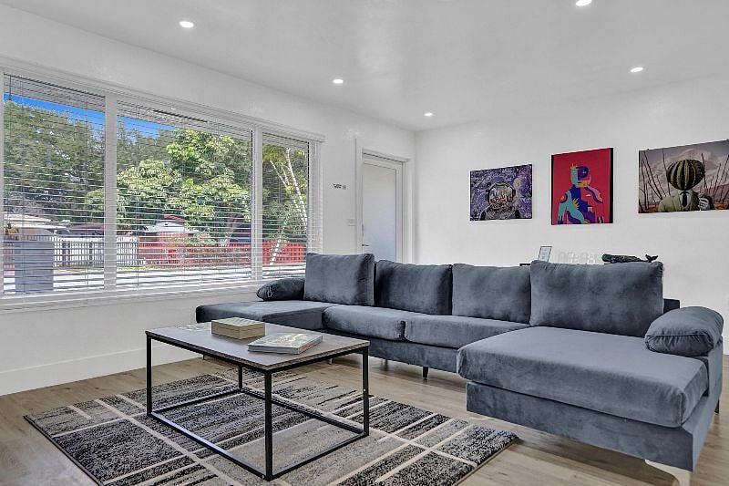 Furnished Finder property 397858_1 photo 1