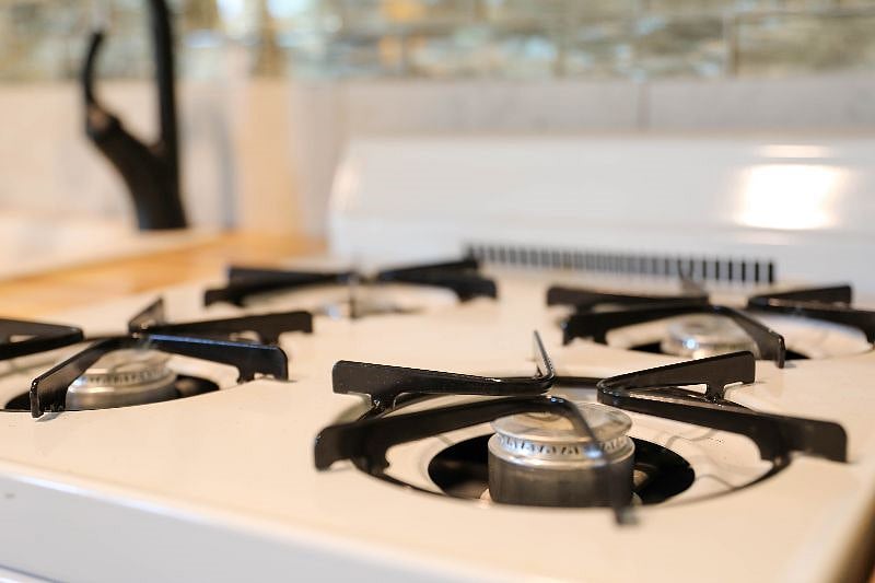 4 Burner Gas Stove for Cooking Ease, with Oven.