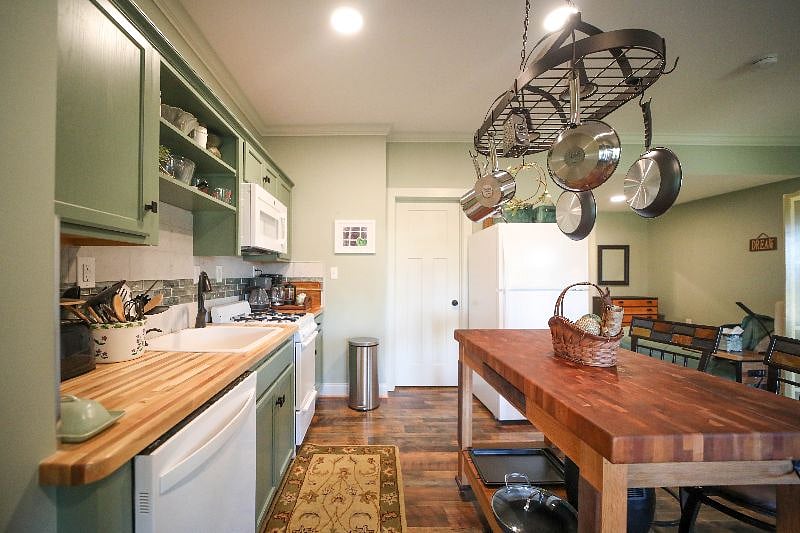 Kitchen Area with seating at island.