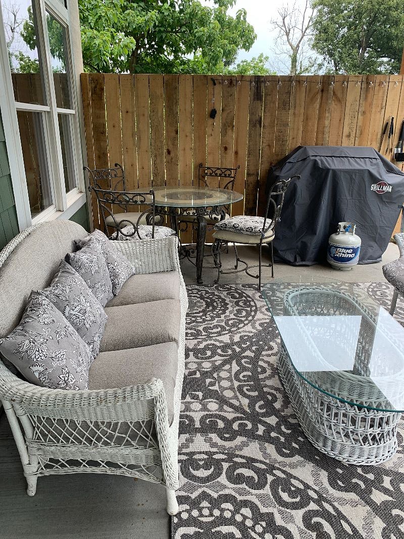 Outside Patio Seating Area with Outside Dining Table & BBQue Grill.