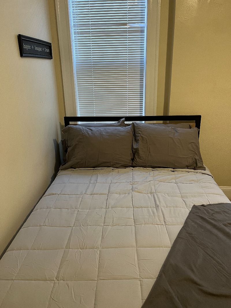 2nd Bedroom - Full-size Bed