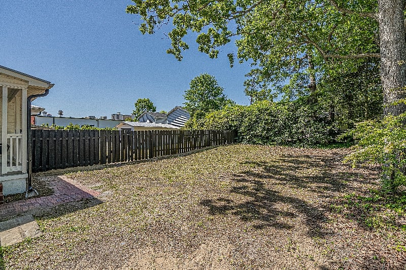House 1- Barefoot Bungalow- Backyard