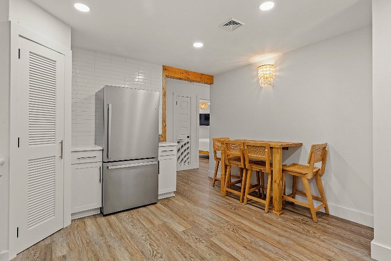 House 2- Caribbean Queen- Kitchen and Dining area.