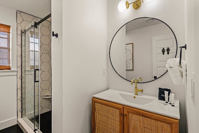 House 2- Caribbean Queen- Bathroom

Walk-in Shower