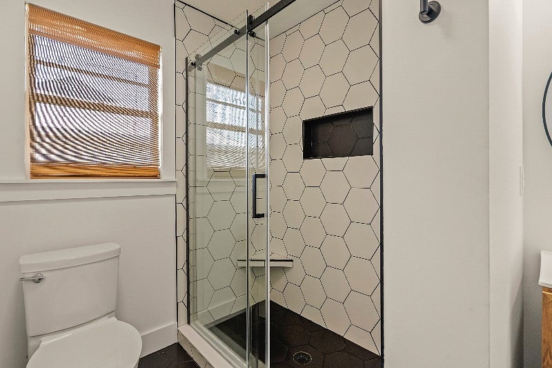 House 2- Caribbean Queen- Bathroom

Walk-in Shower