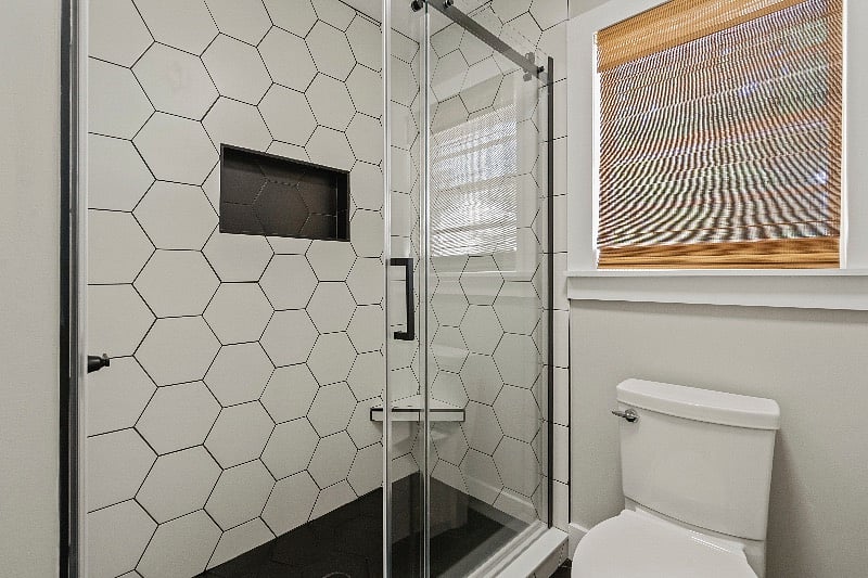 House 3- Black Pearl- Bathroom

Walk-in Bathroom