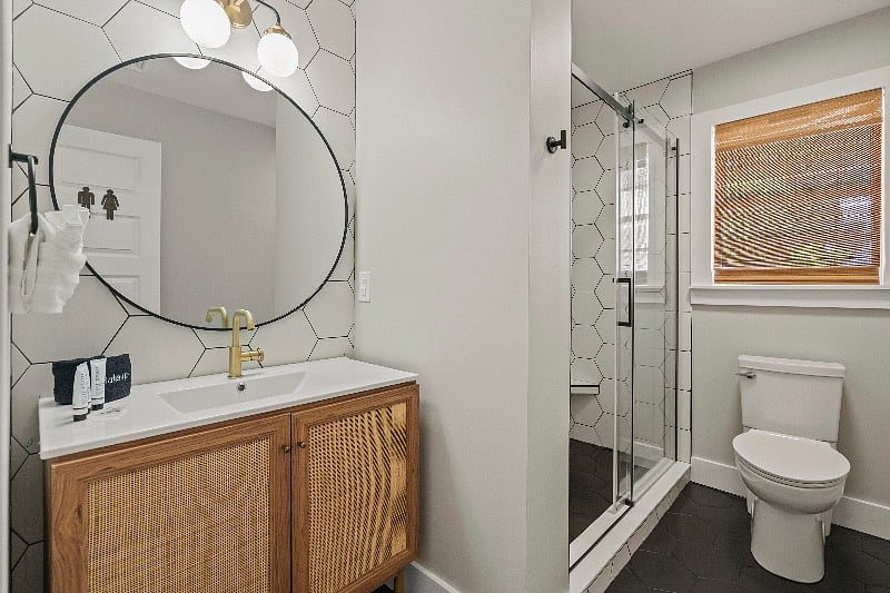 House 3- Black Pearl- Bathroom

