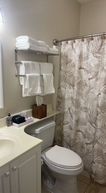 Guest Bathroom with Shower/Tub