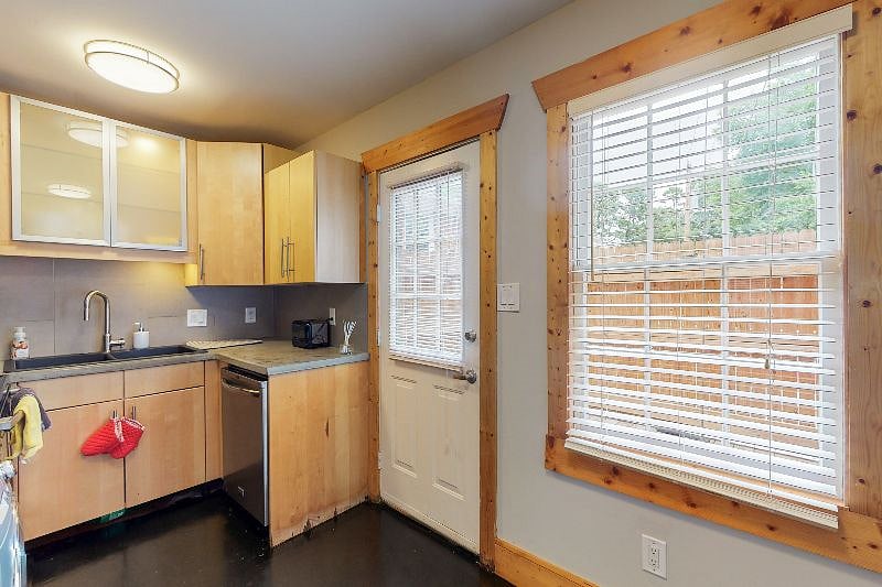 Furnished Finder property 398129_1 photo 8