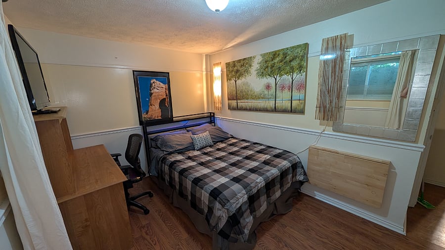 Bedroom/ office