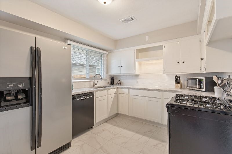 Furnished Finder property 398220_1 photo 12