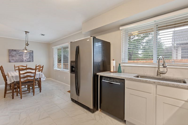 Furnished Finder property 398220_1 photo 14