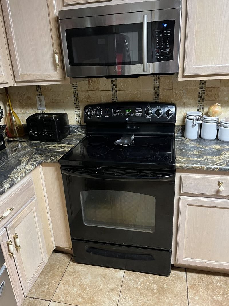 Furnished Finder property 398359_1 photo 11