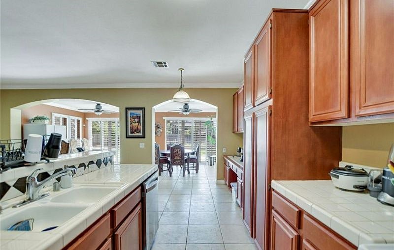 Furnished Finder property 398411_1 photo 5