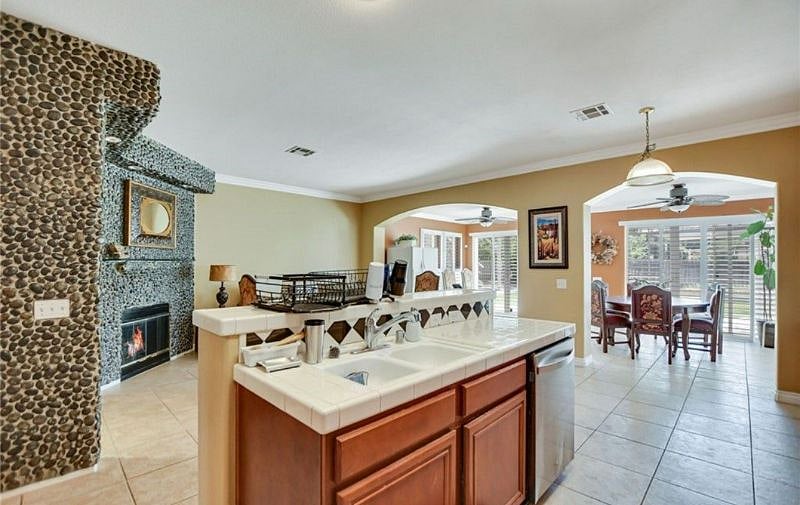 Furnished Finder property 398411_1 photo 8