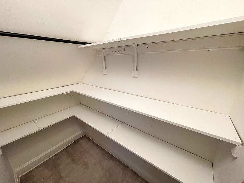 Bedroom B closet