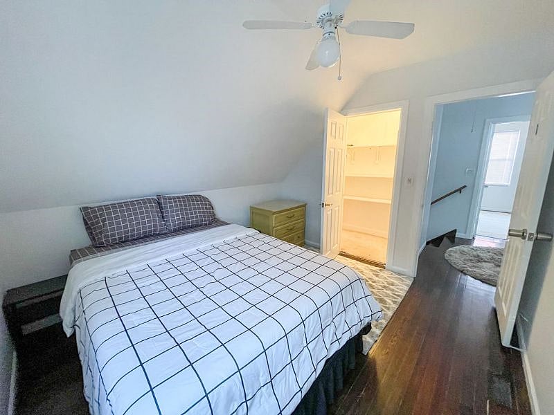Bedroom B, from the other side