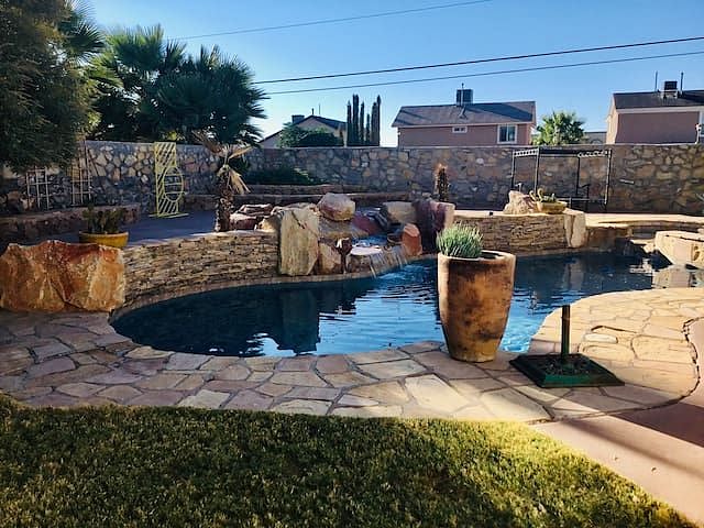 Pool with custom fountain