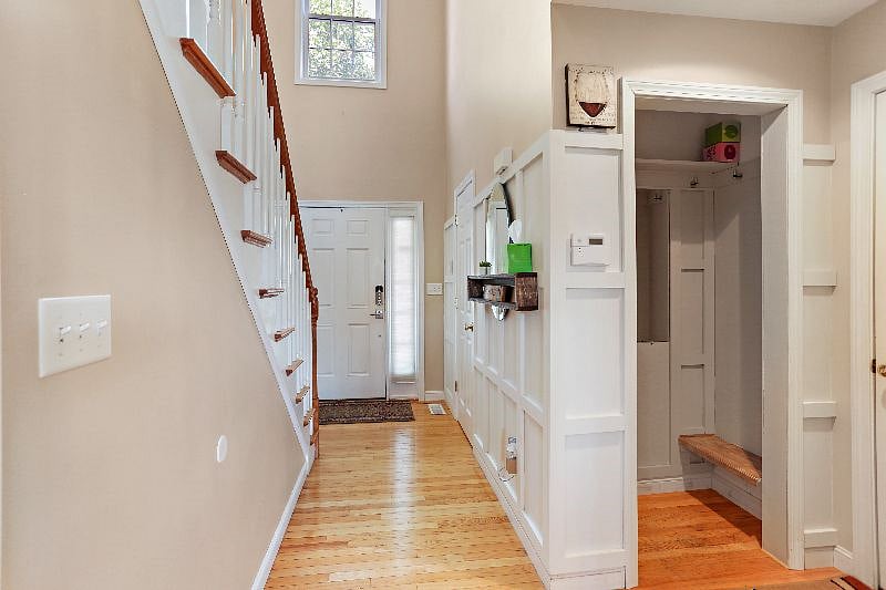 Entry/closet