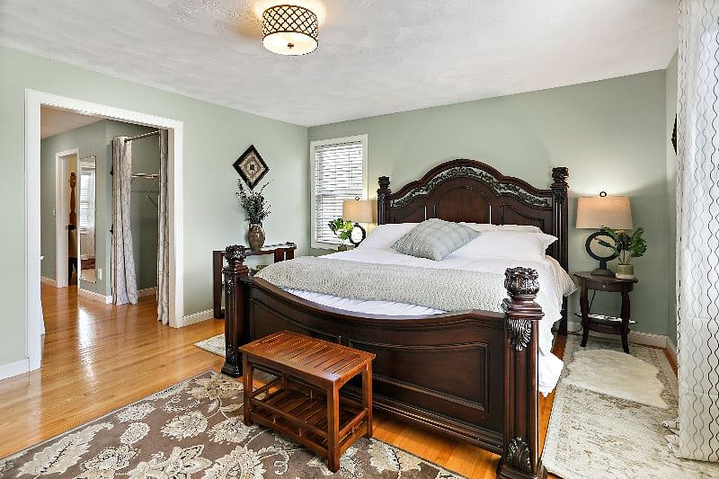 Master suite with king bed