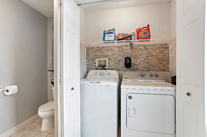 washer/dryer in bathroom #2 and same level as bedrooms