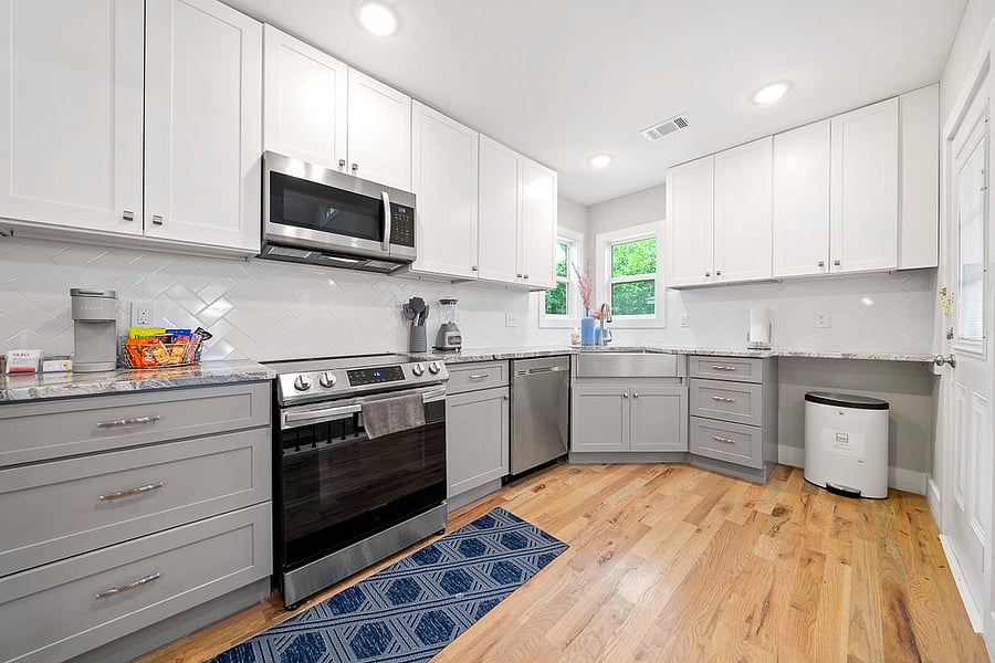 kitchen countertops with oven/ microwave