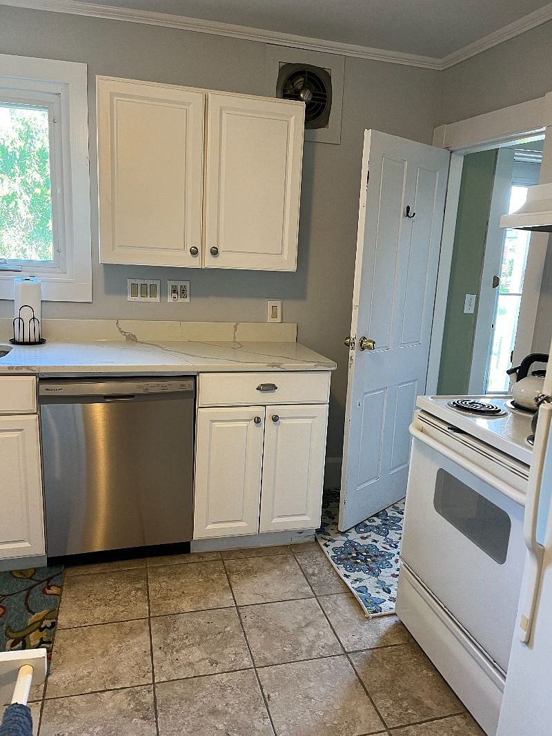 Furnished Finder property 399001_1 photo 8