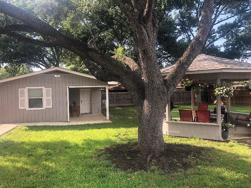 Cute guest house with use of gazebo. 