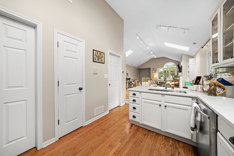 Furnished Finder property 399240_1 photo 19